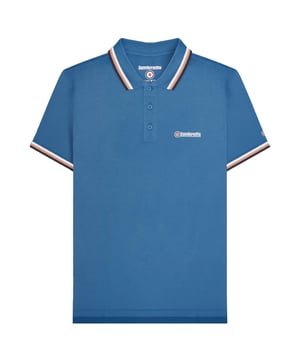 100% Katoen. Bies: Contrast Triple Tipped. Stof: Pique. Ontwerp: Geborduurd Logo, Target. Halslijn: Contrast, Tipped, Omklapbare Kraag. Mouwtype: Korte Mouwen. 3 Knopen Sluiting, Merktab. Let op: Houd weg van vuur. S: 39 in. M: 41 in. L: 42,5 in. XL: 44 in. XXL: 45,5 in. 3XL: 47 in. 4XL: 48,5 in.