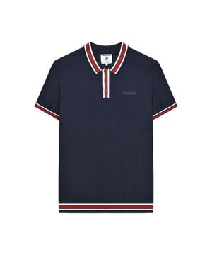 100% Katoen. Stof: Fijnmazig, gebreid. Ontwerp: Geborduurd logo, puntdetail. Manchet: Ribbel. Hem: Ribben. Mouwtype: Korte mouwen. Halsuitsnijding: Omgeslagen kraag. Klep met 3 knopen, Tonaal borduurwerk. Opgelet: Verwijderd houden van vuur. S: 39 in. M: 41 in. L: 42,5 in. XL: 44 in. XXL: 46,5 in. 3XL: 48,5 in. 4XL: 51 in.