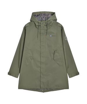 100% Polyester. Voering: Paisley. Ontwerp: Geborduurd, Logo, Effen, Ton-sur-ton. Epauletten, Rubber Badge. Halslijn: Kapitein. Mouwtype: Met lange mouwen. Zakken: 1 binnenzak, 2 voorzakken. Bevestiging: Volledige ritssluiting, kliksluiting. Waterdichte classificatie: 3000mm. Hem: Vissenstaart. S: 45,5 in. M: 48 in. L: 50 in. XL: 52,5 in. XXL: 55 in. 3XL: 57,5 in. 4XL: 59,5 in.