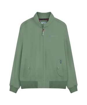100% Polyester. Voering: Tartan. Ontwerp: Geborduurd, Logo, Effen, Doelwit. Stoftechnologie: Douchebestendig. Klep met 2 knopen, Merkknopen, Geweven Label. Mouwtype: Met lange mouwen. Halslijn: Staande Kraag. Geschikt: Regelmatig. Zakken: 1 binnenzak, 2 voorzakken. Bevestiging: Volledige ritssluiting. Opgelet: Verwijderd houden van vuur. S: 45 in. M: 47 in. L: 50 in. XL: 52 in. XXL: 54 in. 3XL: 57 in. 4XL: 59 in.