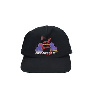 Gorra negra de Off-White. Borde curvo.Logotipo gráfico impreso en la parte delantera.Hecho de algodón.Cierre de espalda ajustable.Made in Italy.