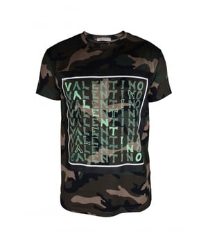 Valentino T-shirt van camouflagekatoen.Korte mouwen.Bedrukt  Valentino  groen.Ronde hals.100% katoen.Gemaakt in Italië.