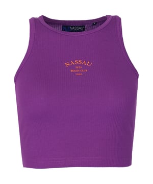 NB Logo  Das Nassau Beach Tanktop vereint Komfort und sportlichen Stil. Mit einem stilvollen NB Schriftzug auf der Brust und dem Logo auf dem Rücken ist es ein echter Hingucker. Der weiche, atmungsaktive Stoff sorgt für ein angenehmes Tragegefühl, während der lässige Schnitt optimale Bewegungsfreiheit bietet. Ideal für heiße Tage oder aktive Freizeit – perfekt für alle, die Qualität und modernes Design schätzen.