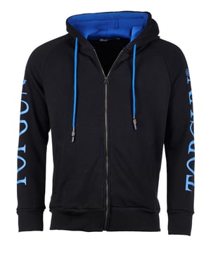 Der Hoodie hat den Top Gun Schriftzug in der Farbe blau an beiden Ärmeln. Der elastische Strick am Ärmelabschluss und am Bund sorgen für eine ideale Passform. Der Hoodie besitzt eine weiche Kapuze mit Kordelzug und einen geraden Reißverschluss.