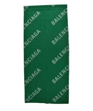 Bufanda bicolor verde y blanca de Balenciaga.Logotipo Balenciaga monogramado en ambos lados.Dimensiones: 30 x 205 cm.100% lana.Made in Italy.