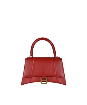 Bolso de mano Balenciaga Hourglass en piel granulada roja.Placa con el logotipo de la firma B.Detalles metálicos dorados.Solapa en la parte superior.Asa redondeada.Bolsillo interior con cremallera.Cierre con botón de presión.Bandolera desmontable y ajustable.Dimensiones: 22,5 x 14 x 10 cm.Made in Italy.