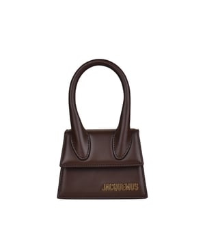 Jacquemus Le Chiquito donkerbruin minitasje.Van glad leer.Gouden Jacquemus-logo op de voorkant.Versterkt handvat.Magnetische klepsluiting.Binnenzak.Afneembare verstelbare schouderband.Afmetingen: 12 x 9 cm.Made in Italy.