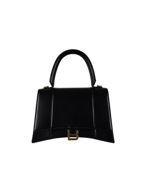 Bolso de mano grande Balenciaga Hourglass en suave piel negra.Placa con el logotipo de la firma B.Detalles metálicos dorados.Solapa en la parte superior.Asa redondeada.Bolsillo interior con cremallera.Cierre con botón de presión.Bandolera desmontable y ajustable.Dimensiones: 27 x 18,5 x 10 cm.Made in Italy.