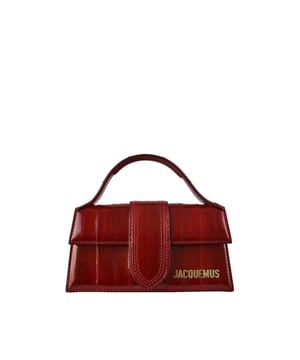 Bolso Jacquemus Le Bambino de piel de mixino curtida en rojo oscuro.Logotipo Jacquemus dorado en la parte delantera.Cierre con solapa magnética.Un bolsillo de parche en la parte trasera.Asa pequeña.Bandolera desmontable. Dimensiones: 17,5 x 9 cm.100% piel.Made in Italy.