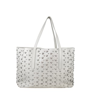 Bolso tote Jimmy Choo en piel blanca.Estrellas de plata en relieve.Dimensiones: 28 x 46 x 16 cm.Made in Italy.