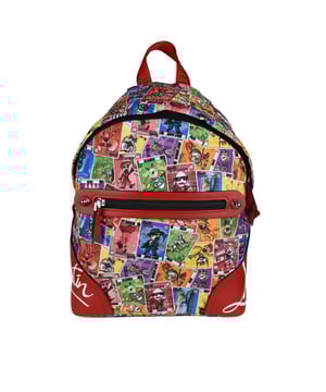 Mochila Christian Louboutin de lona de nailon con estampado multicolor.Bolsillo delantero con cremallera roja en el centro.Inserciones laterales de piel roja con logotipo blanco.Correas rojas ajustables.Dimensiones: fondo 10 cm x alto 30 cm x ancho 25 cm.Made in Italy.