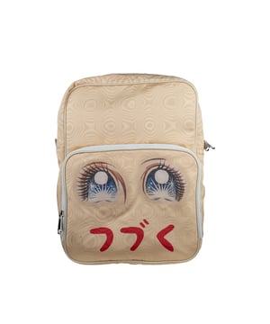 Gucci-rugzak van beige canvas.Twee ogen gedrukt op het voorvak. Rode symbolen gedrukt op voorvak.Voorvak met witte ritssluiting.Wit compartiment met ritssluiting.Verstelbare handgrepen aan de achterkant.Afmetingen: 42 x 28 x 9 cm.Gemaakt in Italië.
