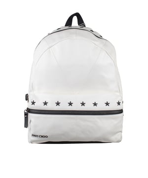 Mochila de cuero blanco Wilmer Jimmy Choo.Estrellas negras en el bolsillo delantero y en la parte superior de la mochila.Bolsillo grande con cremallera en la parte delantera.Logotipo en la parte inferior de la bolsa.Correas negras ajustables.Dimensiones: fondo 12 cm x alto 43 cm x ancho 31 cm.Made in Italy.