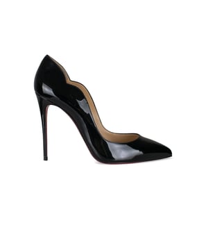 Christian Louboutin Hot Chick pumps in zwart lakleer.Originele gebogen openingen.Puntpunt.10 cm naaldhak.Rode zool.Made in Italy.