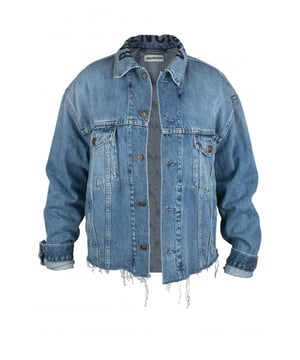 Chaqueta vaquera azul de Balenciaga.Logotipo negro bordado en el cuello.Bolsillos laterales con botón en el pecho.Cierre delantero de botones.Bolsillos laterales.Efecto rasgado en la cintura.Made in Italy.