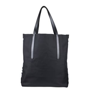 Bolso tote Jimmy Choo en tejido de nailon negro.Extremos a rayas con logotipo blanco.Correas de cuero negro.Dimensiones: 40 x 40 x 10 cm.Made in Italy.