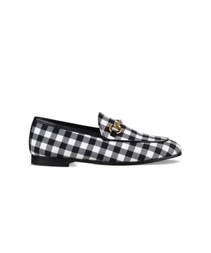 Loafers van Gucci-stof.Zwart-wit gingangpatroon.Goudkleurig voorstuk.Afgeronde neus.Gemaakt in Italië.