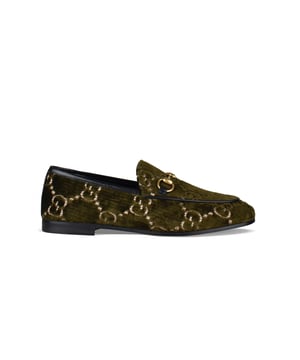 Kakigroene fluwelen loafers van Gucci.GG-logo met monogram op de hele schoen.Verguld voorstuk.Afgeronde neus.Gemaakt in Italië.