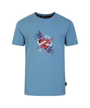 Het Dare 2b Trailblazer II T-shirt. Kinderen zullen dol zijn op de leuke print op de voorkant. Het is de perfecte basislaag voor actieve kleintjes. Ze blijven veilig met de UV50+ bescherming.- Korte mouwen.- Ronde hals.- Rechte zoom.- Kleurrijk logo op de borst.- Normale pasvorm. Materiaal: 100% katoen. Ref: DKT451255.