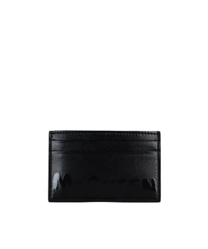 Tarjetero de piel de cordero negra de Alexander McQueen.Firma del logotipo en contraste en la parte delantera.Ranuras para tarjetas de crédito y una ranura central.Tamaño: 10 cm x 8 cm.100% cuero.Made in Italy.