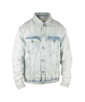 Chaqueta vaquera azul claro Skate Off-White.Efecto desteñido.Logotipo con efecto graffiti estampado en la espalda.Dos bolsillos con solapa en el pecho.Bolsillos laterales con aberturas.Cierre con botones.Puños abotonados.Parche con logotipo amarillo en la espalda.Mangas largas.100% algodón.