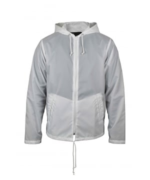 Witte waterdichte Comme des Garçons nylon jas.Capuchon met trekkoord.Zwarte  The Beatles  print op de achterkant.Ritssluiting.Elastische randen.Trekkoorden aan de onderkant.Zijzakken.