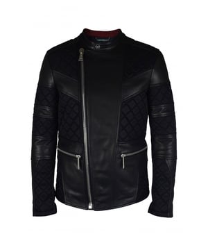 Philipp Plein bikerjack van zwart leer.Zwarte gewatteerde stoffen panelen.Rits- en knoopsluiting bij de kraag.Zakken met ritssluiting.Ritssluiting onderaan de mouwen.Made in Italy.
