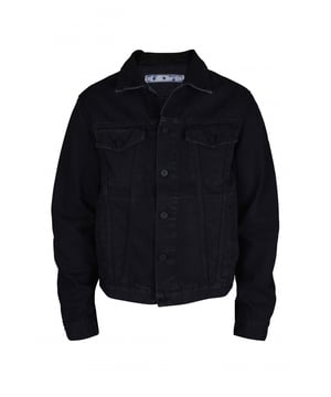 Chaqueta vaquera negra de Off-White.La icónica flecha negra en la espalda.Parche de cuero en la espalda.Cuello clásico, cierre frontal con botones y dos bolsillos en el pecho. Puños con botones.100% algodón.Made in Italy.