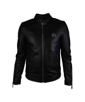 Chaqueta biker Philipp Plein en suave piel negra.Detalles metálicos plateados.Cierre con cremallera y botón en el cuello.Parche hexagonal con logotipo PP en el pecho.Dos bolsillos laterales con cierre a presión.Made in Italy.