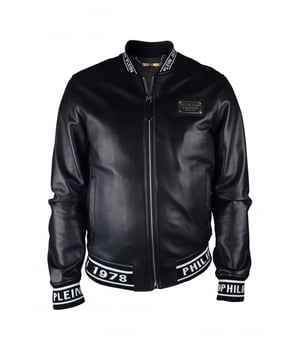 Philipp Plein zwart leren bomberjack met ritssluiting.Zwarte elastieken met witte letters in de taille en bij de manchetten.Logoplaat aan de voorkant.Wit Philipp Plein-logo aan de achterkant.Made in Italy.