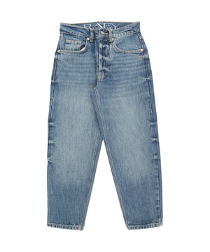 Elevate your denim collection with the RAEY Women's Organic Crop Carrot Leg Jean, made from 100% organic cotton for a sustainable and stylish fit. The cropped, carrot-leg design offers a flattering, relaxed silhouette that tapers toward the ankle for a modern, effortless look. The organic cotton fabric ensures softness and comfort, while the classic wash adds versatility to pair with a range of tops. Perfect for both casual days and elevated outings, these jeans combine eco-conscious materials with timeless style.