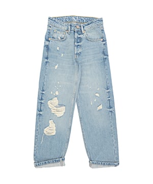 The RAEY Women's Organic Ripped Dad Jean in Blue blends laid-back, vintage-inspired style with eco-conscious design. Made from 87% organic cotton and 13% recycled cotton, these jeans offer a soft, durable fit that is both comfortable and sustainable. The relaxed "dad" fit is complemented by strategically placed rips, giving these jeans an effortlessly cool, worn-in look. The classic blue wash adds versatility, making them easy to dress up or down. Perfect for creating a casual, stylish outfit, these jeans are a modern take on a timeless design.