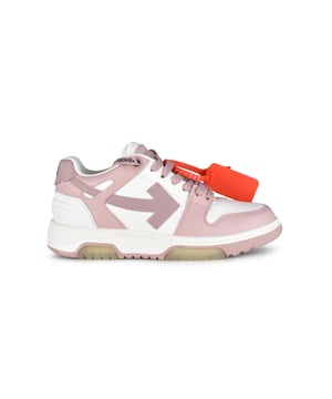 Out Of Office lage sneakers van wit en roze leer.Tweekleurig ontwerp met de iconische pijl van het merk.Rood plastic label met ritssluiting.Vetersluiting.Platte rubberen zool.Gemaakt in Italië.
