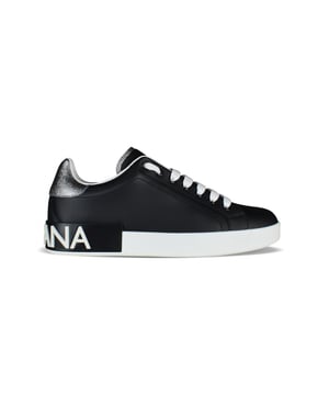 Sneakers Portofino Dolce&Gabbana.Piel negra.Logotipo de la firma en contraste en la suela.Contrafuerte de cuero plateado.Cierre de cordón plano blanco.Suela de goma gruesa blanca.Made in Italy.