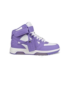 Sneakers de caña alta Out Of Office Off-White en piel púrpura y blanca.Flecha emblemática en el lateral.Puntera con logotipo negro.Cierre de cordones blancos.Cierre de velcro en el tobillo.Suela plana de goma en contraste.Etiqueta emblemática en una de las zapatillas.