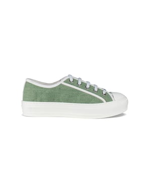 Sneakers Walk'N'Dior Faded Cannage de denim verde bordado.Lengüeta bordada Christian Dior.Suela gruesa de caucho blanco.Cierre con cordones blancos y logotipo negro. Made in Italy.