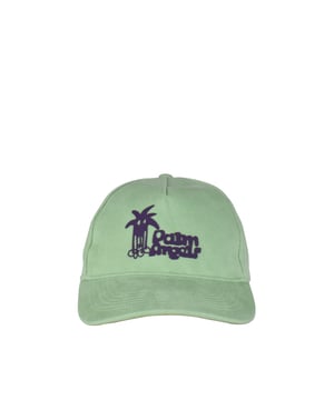 Gorra Palm Angels verde.Logotipo en morado en la parte delantera.Visera curvada.Cierre trasero ajustable.100% algodón.