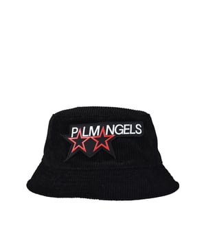 Palm Angels bob de terciopelo negro.Parche con logotipo bordado y estrellas rojas en el centro.Made in Italy.