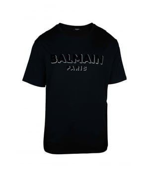 Oversized zwart T-shirt van Balmain.Getextureerd logo op de voorkant met witte details.Korte mouwen. Ronde kraag.100% katoen.Gemaakt in Italië.