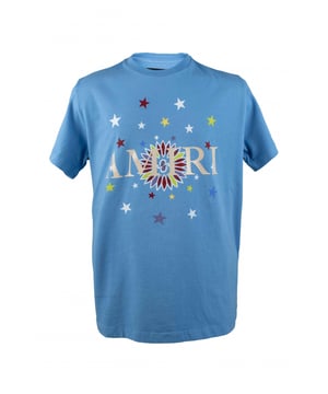 Lichtblauw T-shirt van Amiri-katoen.Beige logoprint in het midden.Sterren gedrukt in verschillende kleuren.Korte mouwen.Gemaakt in Italië.