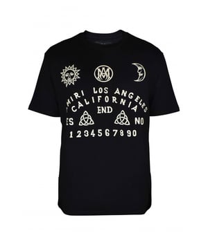 Amiri T-Shirt in der Farbe Schwarz. Logo und Motive mit weißem Mond und Sonne auf Brusthöhe.Gerade geschnitten.Rundhalsausschnitt aus geripptem Strick.Kurze Ärmel.100% Baumwolle.Made in Italy.