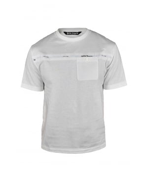 Weißes T-Shirt aus Baumwolle von Palm Angels.Vordertasche auf der Brust mit einem Knopf.Horizontaler weißer Streifen mit schwarzem Logo auf der Vorderseite.Kurze Ärmel.Rundhalsausschnitt.Made in Italy.