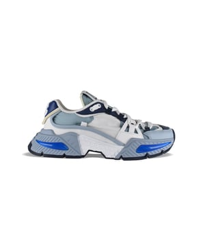 Sneakers Airmaster de Dolce&Gabbana en azul y blanco.Diseño de paneles. De nailon, piel de becerro y ante.Contrafuerte de piel azul oscuro con logotipo «DG» bordado en blanco.Cierre con cordones blancos.Lengüeta con parche del logotipo.Suela gruesa de caucho tricolor.Made in Italy.