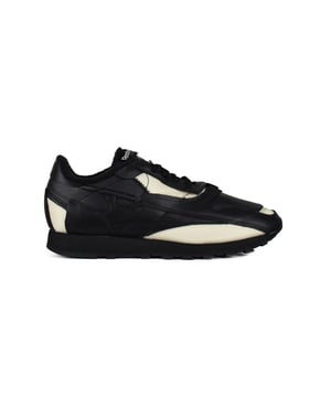 Zapatillas Reebook x Maison Margiela  Memory Of .Piel negra.Lengüeta con parche del logotipo.Detalles perforados.Cierre con cordones.Suela de goma.