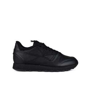Sneakers CL Memory Of Reebook X Maison Margiela.Aus schwarzem Leder.Details mit Steppnähten.Etikett auf der vorderen Zunge.Verschluss mit Schnürsenkeln.Außensohle aus Gummi.