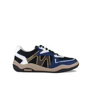 Lanvin Sneakers aus schwarzem Mesh.Blaue und braune Einsätze mit Logo-Details.Fersenkappe aus weißem Leder.Verschluss mit grünen Schnürsenkeln.Beige und schwarze Gummisohle.Made in Italy.