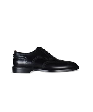 Derbies Oxford Brogue de Burberry en cuero negro.Costuras tono sobre tono.Cierre de cordón negro.Dedo del pie de almendra.Altura del tacón: 3 cm.100% cuero.Made in Italy.