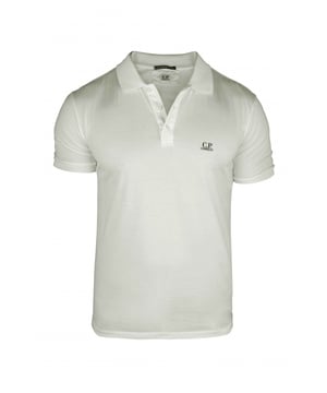 C.P. Wit katoenen poloshirt van Company. Kraag met knoopsluiting.Discrete zwarte logoprint rechtsboven.Korte mouwen.Gemaakt in Italië.