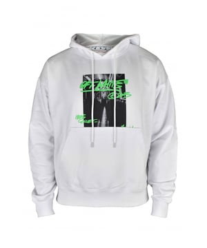 Witte en groene gebroken witte hoodie.Grafische print op de voorkant.Groen kenmerkend schrift.Grafische print op de achterkant.Capuchon met trekkoord.Oversized pasvorm.Rechte zoom.100% katoen.
