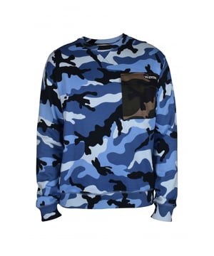 Jersey de manga larga de Valentino Garavani.Patrón de camuflaje en azul marino, azul cielo y negro.Cuello redondo, puños y bajo de canalé.Bolsillo en el pecho de camuflaje caqui100% algodón.Made in Italy.